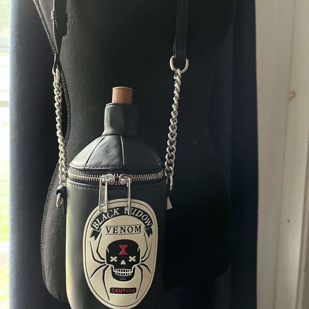 Fine by me, Halloween handbag, black widow venom bag just perfect for Hallowee - Picture 2 of 7